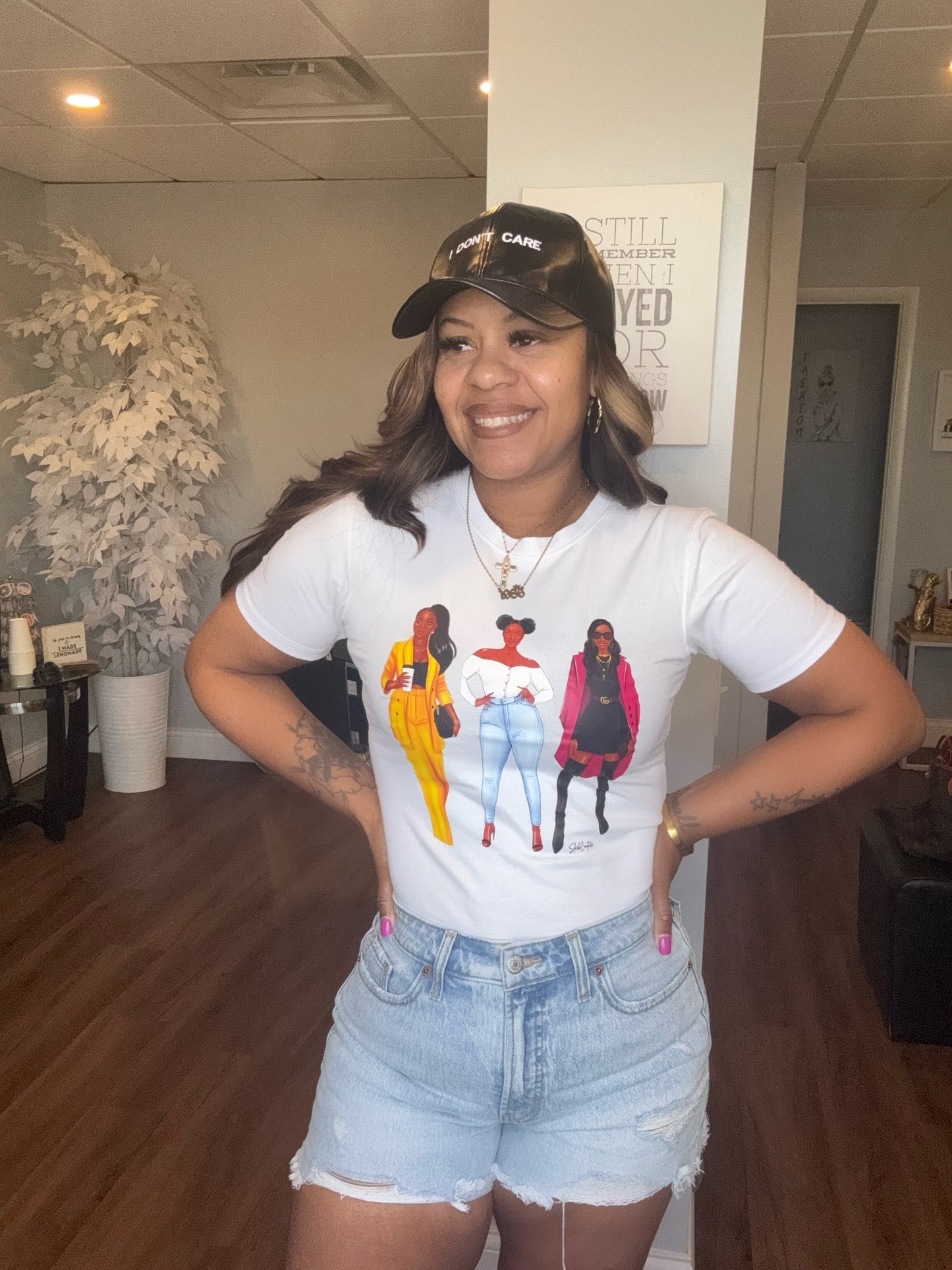 " Girlfriends " T-shirt.