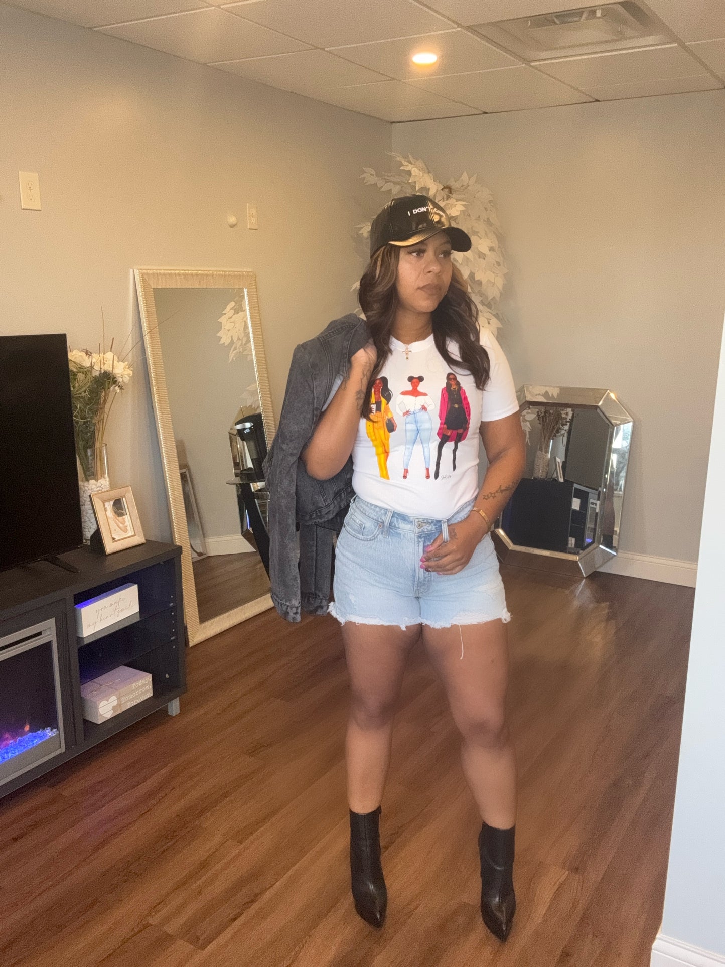 " Girlfriends " T-shirt.